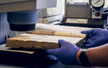 Středověké skvrny prozradí tajemství léků. Vědci z UP zkoumají staré rukopisy