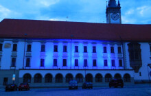 Radnici nasvítí modře. Už dnes