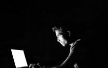 Chtěl koupit auta, přišel o statisíce. Muž naletěl zahraničnímu inzerátu
