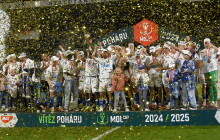 FOTO: Andrův stadion v euforii, konfety, medaile, šampus. Sigma slavila pohár