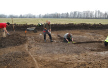 Archeologové objevili hroby s mečem i římskou keramikou. Odkryli dějiny staré přes dva tisíce let