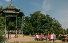 Tradiční promenádní koncerty v parku startují už tento víkend