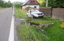 Řidiče na Šumpersku oslnilo slunce. S autem se převrátil přes střechu