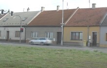 VIDEO: Problémová křižovatka u Hornbachu. Policisté rozdávali pokuty za jízdu na červenou