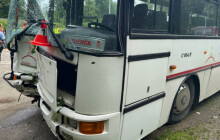 Na Jesenicku havaroval autobus s dětmi, zraněno bylo 21 školáků a učitelka