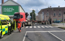 Řidič kamionu v Šumperku srazil seniora na přechodu. Ten skončil v nemocnici