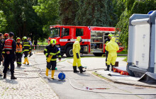 Hasiči zasahovali v protichemickém. V laboratoři došlo k úniku kyselin