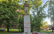 Socha Rudoarmějce je již bez Z. Přerov nechal sochu opatřit speciální vrstvou