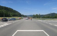 Řidič nedal přednost, naboural další tři auta