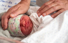 Jmenuje se František. První letní miminko pochází z Huzové