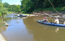 Dobrovolníci opět čistili řeku Moravu. Z vody vytáhli i laminátovou kánoi