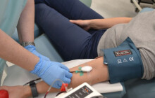 Letní cestování komplikuje dárcovství krve. Nemocnice vyzývají k odběrům s předstihem