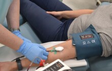 Zahraniční dovolená může dárce krve dočasně diskvalifikovat