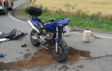 Na křižovatce u Smržic zemřel motorkář, náklaďák mu nedal přednost