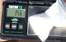 Policie dopadla prostějovského dealera. U sebe měl drogy a stovky tisíc