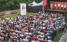 Letní festival Divadla Tramtarie slaví deset let, nabídne hity i novinky