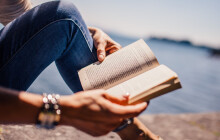 ANKETA: Čas dovolených stále nekončí. Co by si lidé v Olomouci vzali s sebou za knihu?