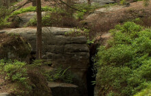 Letní výlety: Turistika, pískovcové skalní útvary a rozhledny. Toulovcovy Maštale opředly pověsti