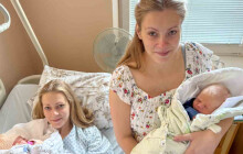 Z drobných miminek maminkami. Do olomoucké porodnice se vrátily po 29 letech