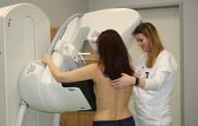 Mamograf včas odhalí i malé nádory. Šumperská nemocnice ročně vyšetří 12 tisíc žen