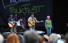 Mohelnický folkový festival se letos kromě městských sadů uskuteční i na hradě Bouzov