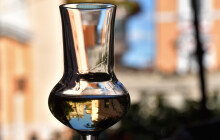 V Charvátech pálí kořalku přímo pod úřadem. Denně vyrobí až sto litrů