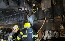 Hasiči zasahovali u požáru rodinného domu na Olomoucku. Jeden člověk se zranil