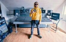 SOUTĚŽ: Vyhrajte vstupenky na koncert českého rapového matadora Hugo Toxxxe v proluce u muzea umění