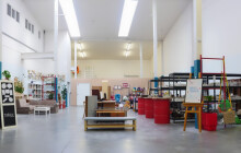 Re-use centrum Druhá Dobrodruhá za rok zachránilo 20 tun věcí