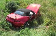 Senior nedal na křižovatce přednost a způsobil dopravní nehodu, vyžádala si tři zraněné osoby