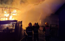 Hospodářské stavení na Šumpersku zachvátily plameny. Hasiči zasahují od brzkého rána