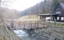 Povodně zanechaly miliardové škody. Lesy ČR opravují cesty a koryta toků