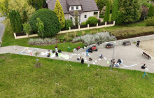 Chodník v Krasicích ožil hrami. Dětem nabídne panáka, labyrint i Člověče nezlob se