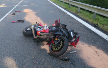 Policie řešila desítky motorkářů, jeden havaroval ve svodidlech