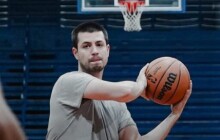 Máme dobrý tým, kombinuje mládí a zkušenost, říká kouč Matt Jones