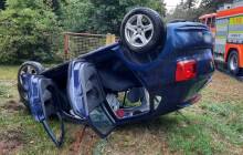 Ve Velkých Losinách skončilo auto na střeše. Řidič měl pozitivní test na THC