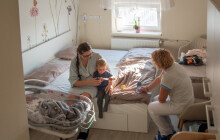 Maminka, táta i sourozenec na jednom pokoji. Olomoucká porodnice nabízí novinku