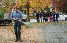 Po stavebních úpravách se areál FN Olomouc znovu zazelená díky hydroosevu