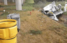 Hasiči řešili únik kyseliny po havárii dodávky s autobateriemi