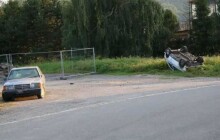 Neznámí vandalové poškodili zaparkovaná auta v Hranicích