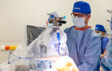 Nemocnice v Prostějově jako první získala robotický systém. Využití najde při operacích kolene