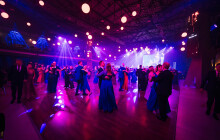 Vytáhněte oblek a připravte šaty. Městský bál nabídne královskou zábavu