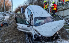 Hasiči vyjížděli k nehodě na D35. Nezletilý cestující utrpěl těžší zranění