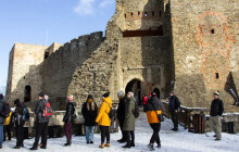 Vzhůru na Helfštýn. Novoroční výstup přitáhl víc návštěvníků než vloni