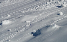 Pozor na žleby a muldy. Jeseníky hlásí druhý stupeň lavinového nebezpečí