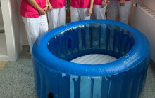 Miminka přicházejí na svět ve vodě. Přerovská nemocnice AGEL nabízí jemnější porod