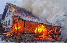 Hořela chata v Podlesí. Škoda šplhá nad milion