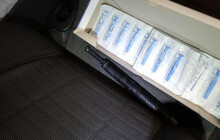 VIDEO: Drogy, zbraň i zákaz řízení. Celníci zasahovali na Olomoucku