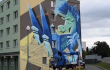 FOTOGALERIE: Umělci finišují své obří malby, které zdobí olomoucké budovy. Podívejte se, jak aktuálně vypadají