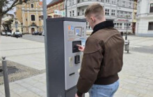 Konec papírovým parkovacím lístkům. Přerov zavádí plně digitální systém
